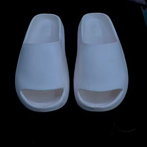 Color is cream so like a off white color they are never worn before